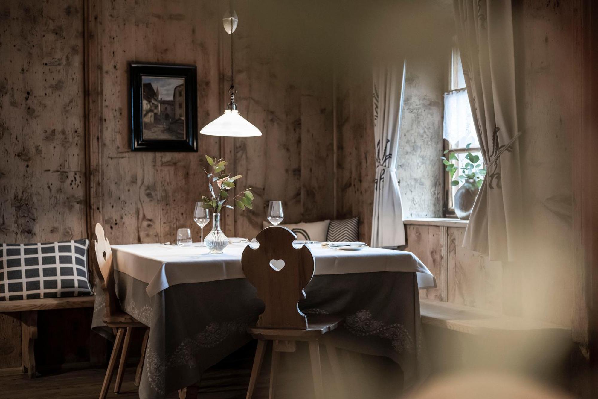 Hotel Ansitz Steinbock Villandro Esterno foto