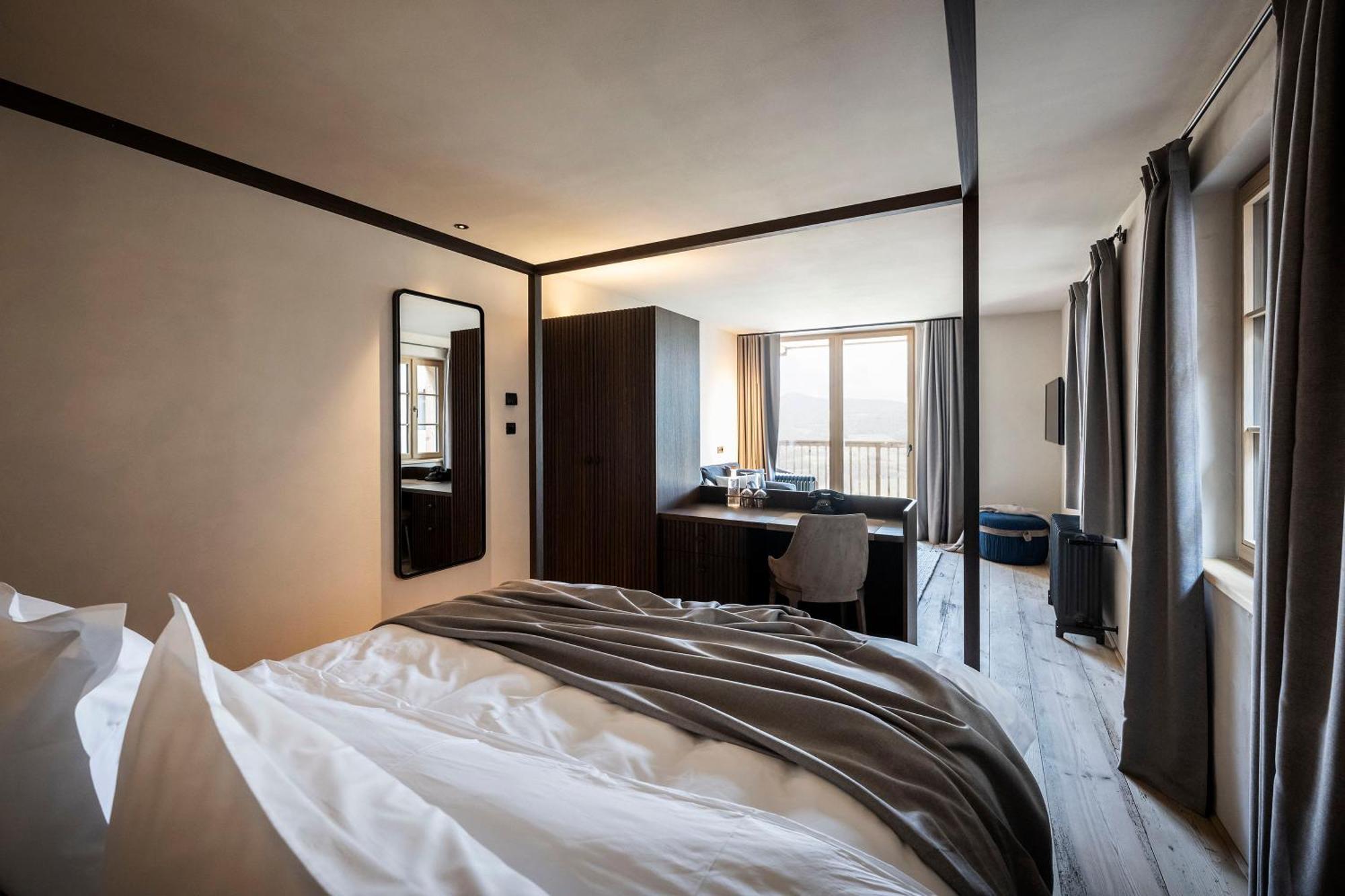 Hotel Ansitz Steinbock Villandro Esterno foto