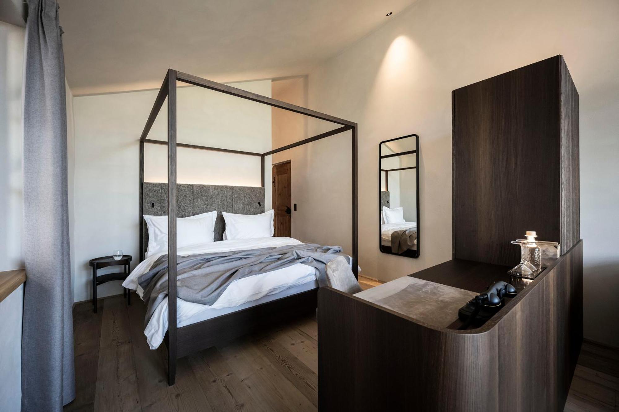 Hotel Ansitz Steinbock Villandro Esterno foto