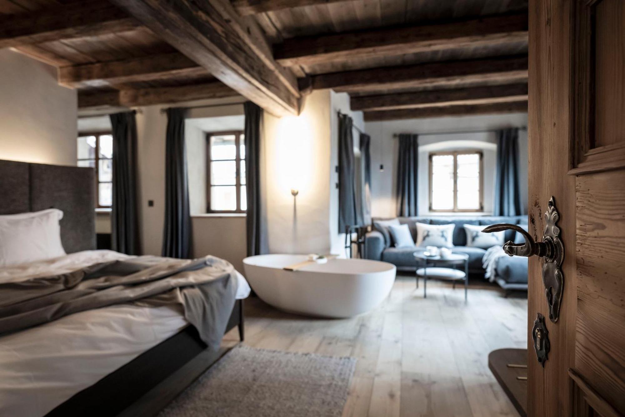 Hotel Ansitz Steinbock Villandro Esterno foto