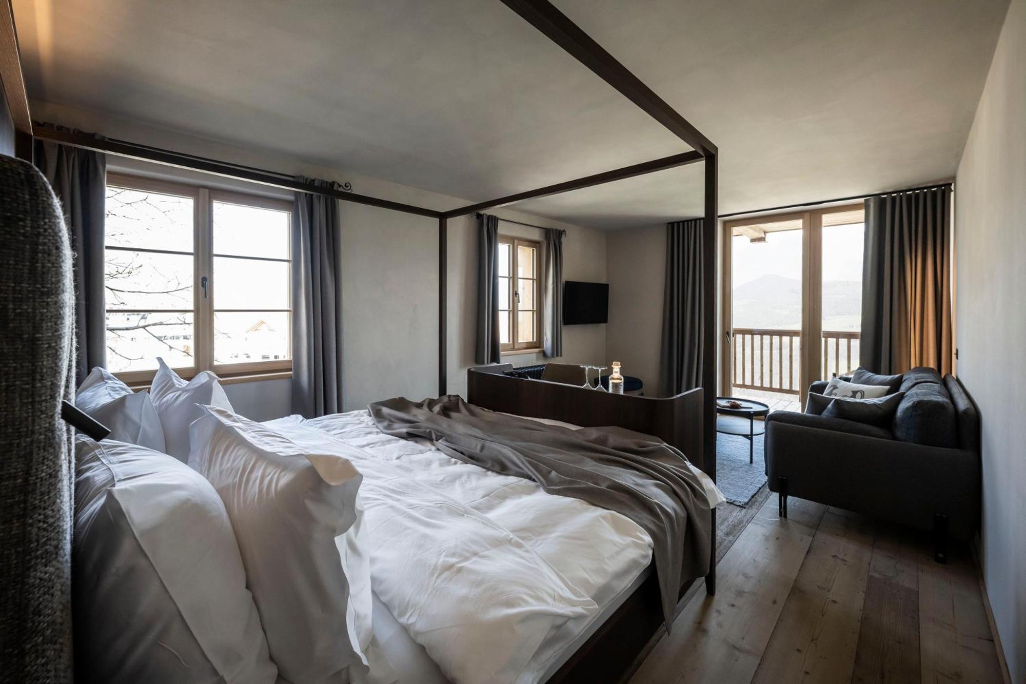 Hotel Ansitz Steinbock Villandro Esterno foto