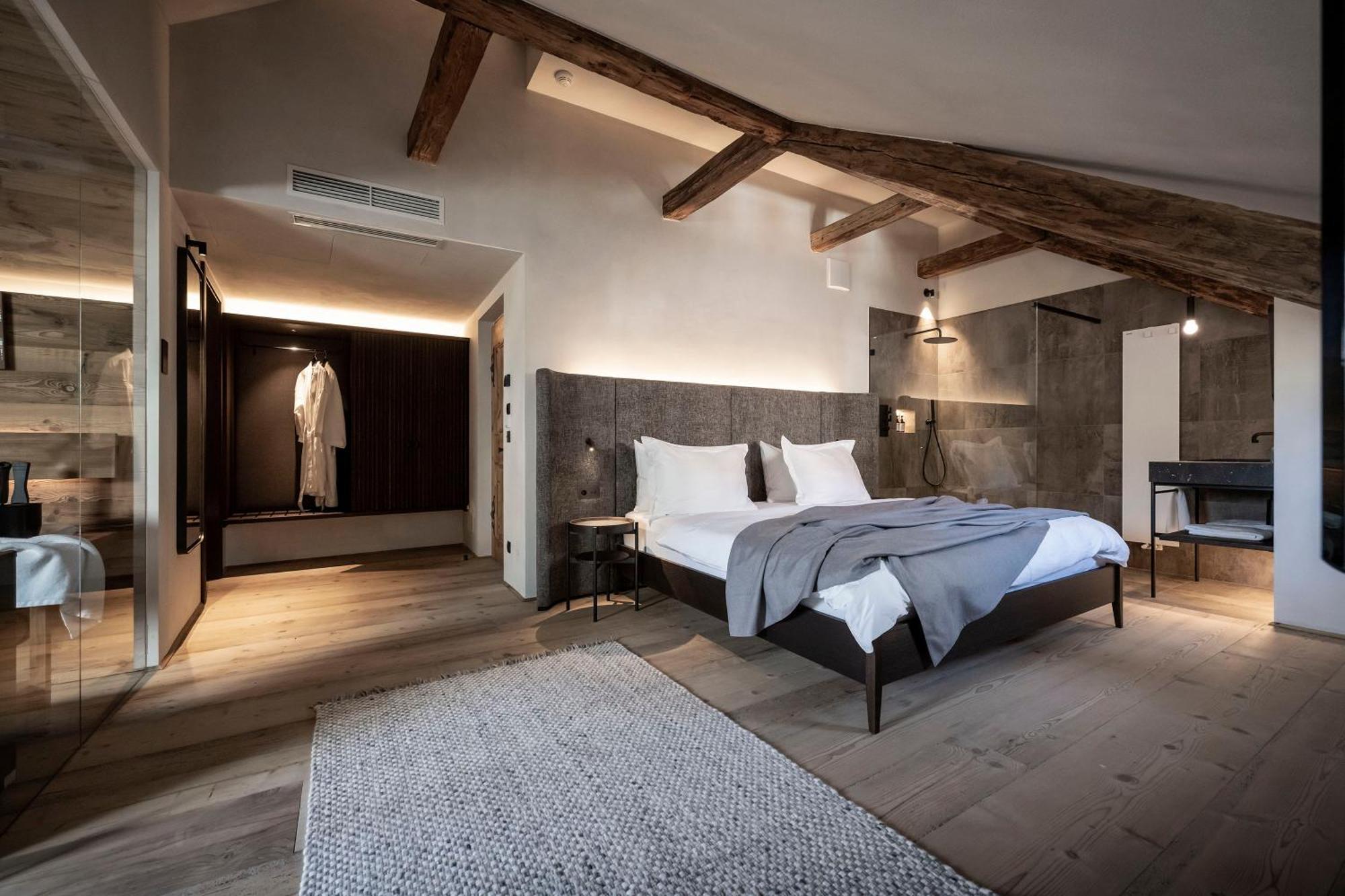 Hotel Ansitz Steinbock Villandro Esterno foto
